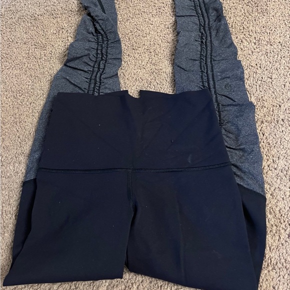 Lululemon leggings size 4 - Picture 5 of 5